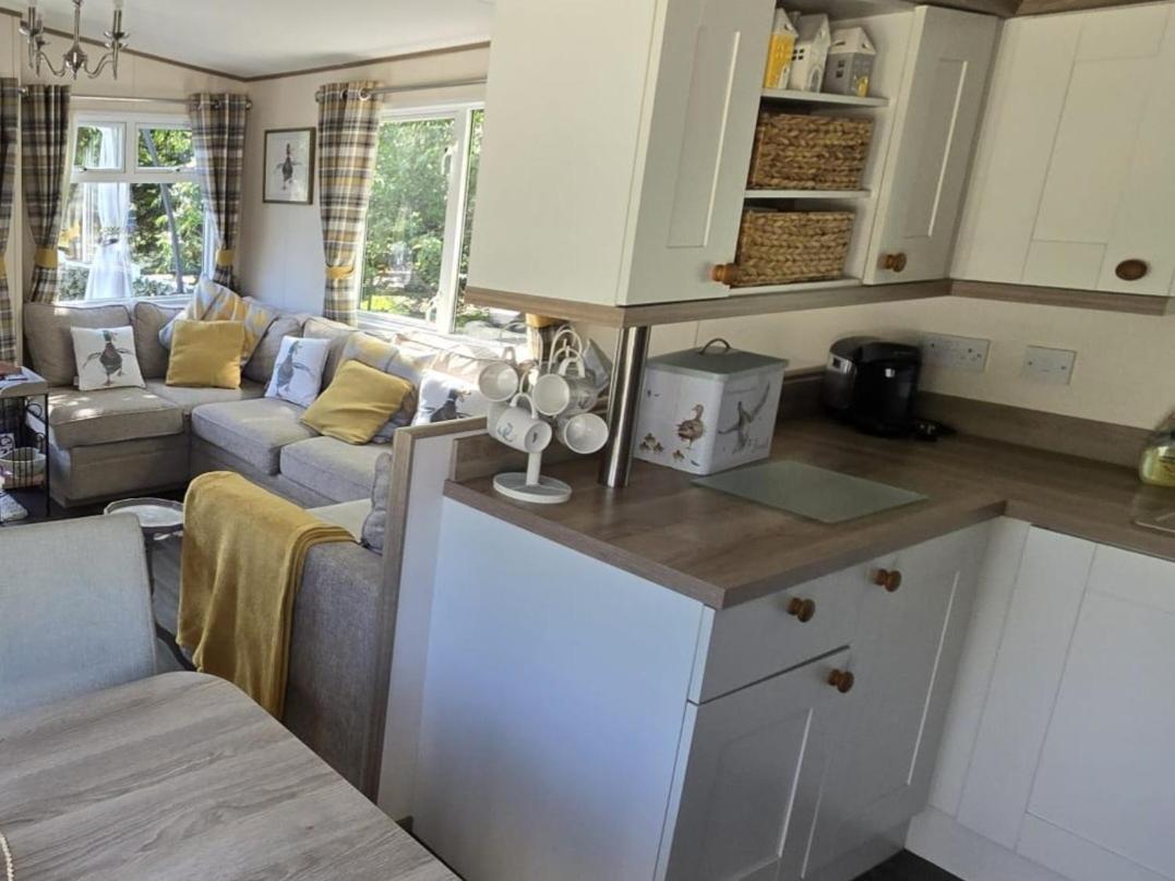 Luxury Lakeside Caravan With Hottub And Private Fishing Peg, Tattershall Lakes Exterior photo
