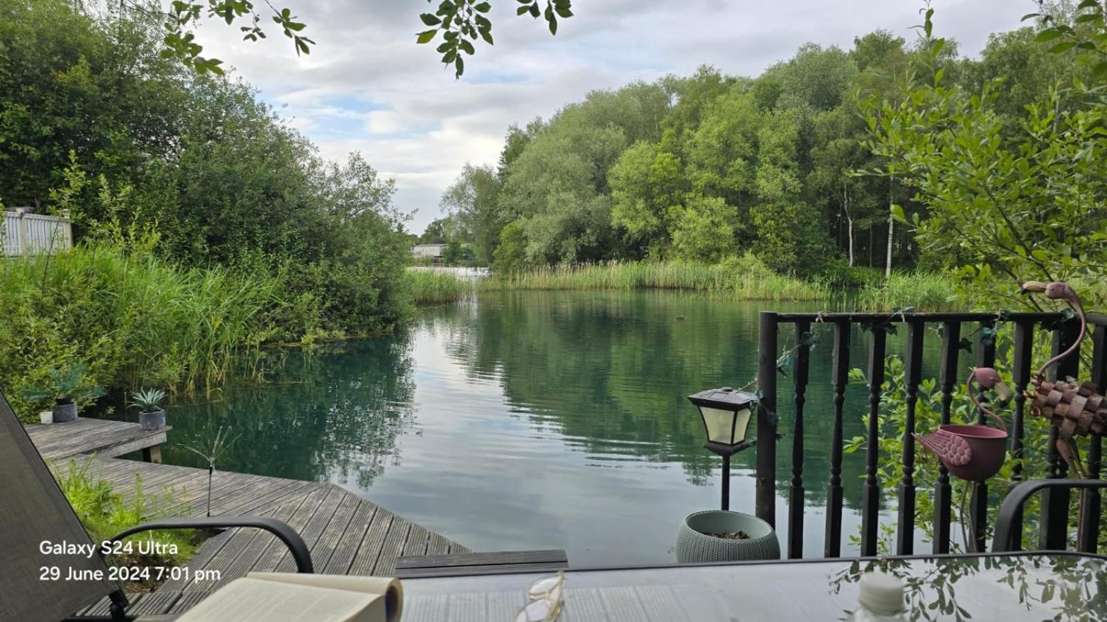 Luxury Lakeside Caravan With Hottub And Private Fishing Peg, Tattershall Lakes Exterior photo