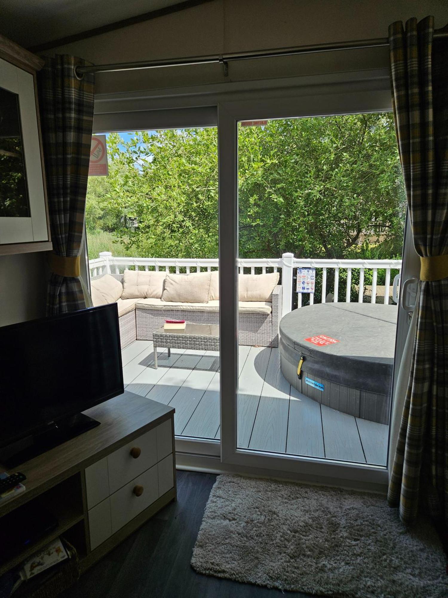 Luxury Lakeside Caravan With Hottub And Private Fishing Peg, Tattershall Lakes Exterior photo